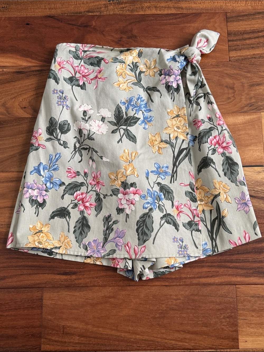 Vintage Portraits Floral Tie-Side Women’s Skort in Sage Green Size 6